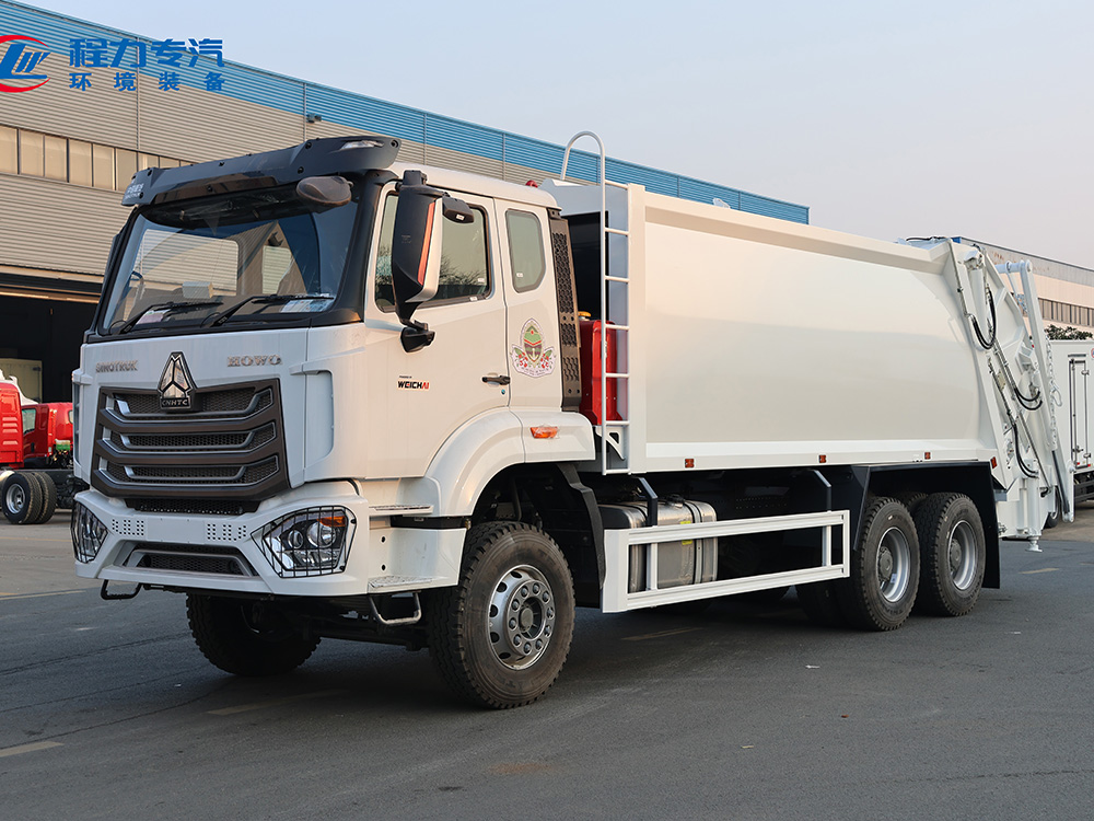 出口重汽豪沃后双桥带摆臂