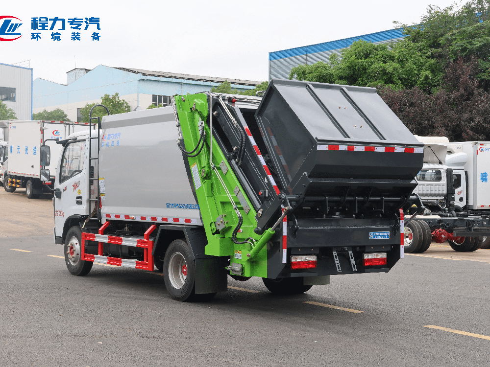 东风多利卡D6（老款灰绿涂装三角斗）