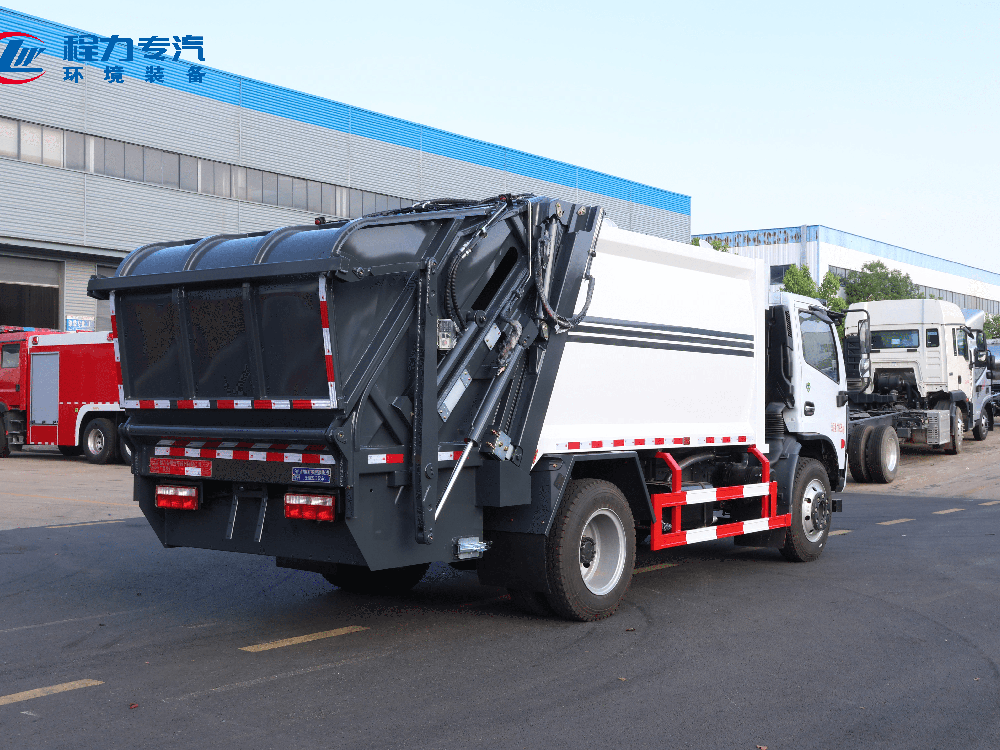 东风多利卡D7（黑白涂装落地斗）