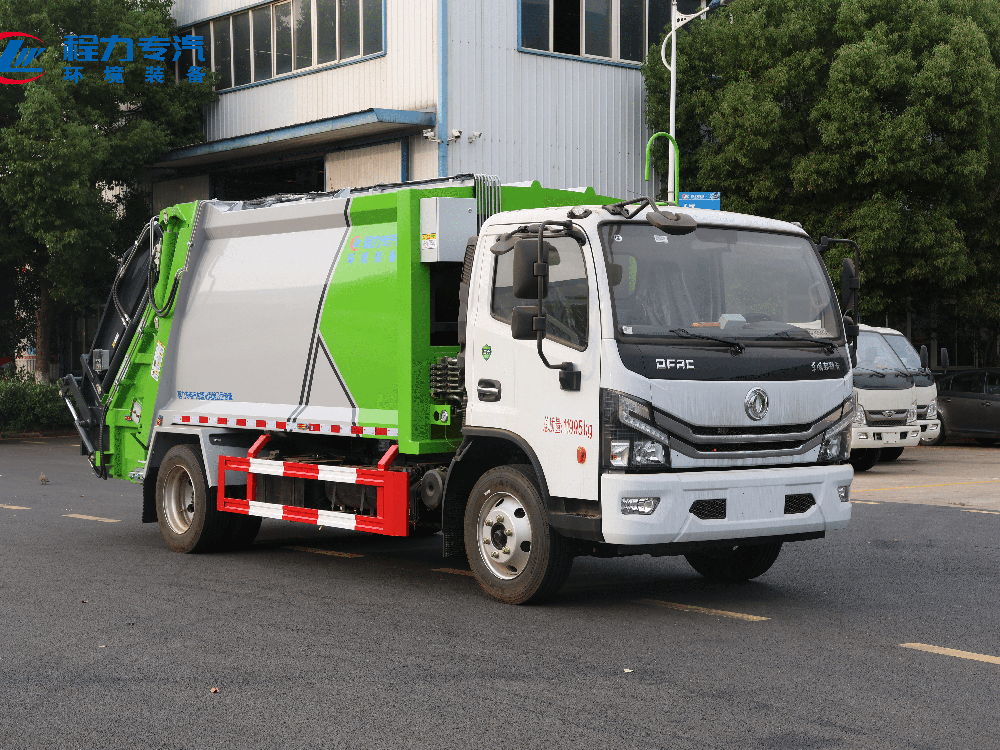 东风多利卡D7（灰绿涂装）