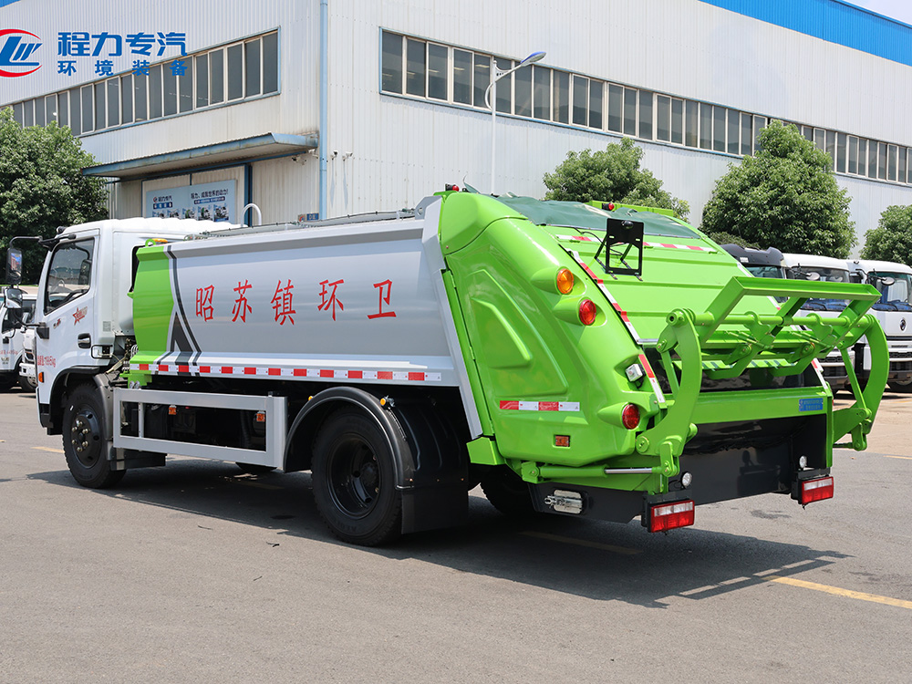 东风多利卡D7（特殊定制箱体）