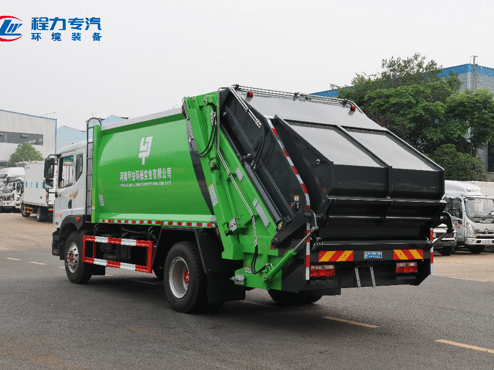 东风多利卡D9（老款绿色涂装带三角斗）