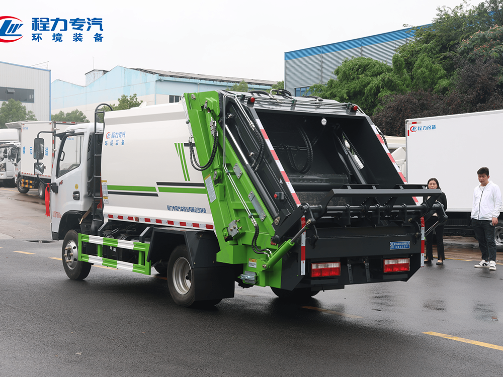 东风福瑞卡F6（白绿涂装）