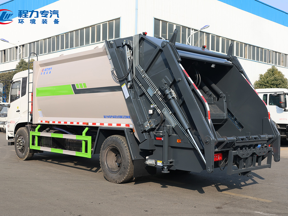 东风天锦（摆臂带挂桶）