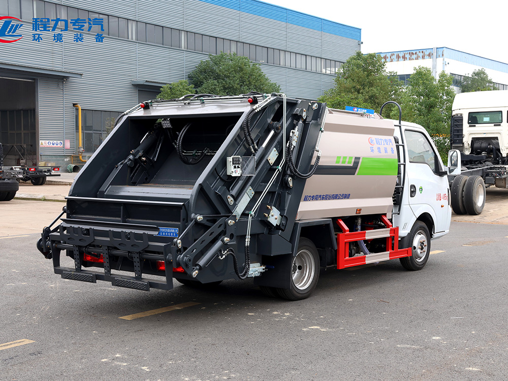 东风途逸（T5地下室版）