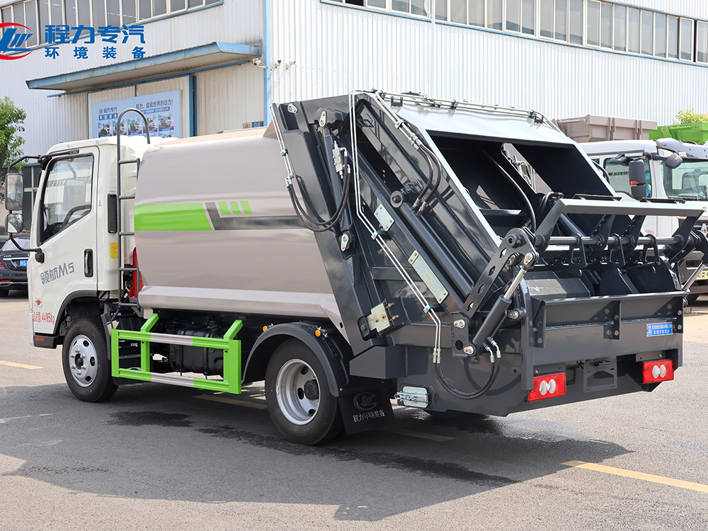 福田领航M5（弧形箱体）