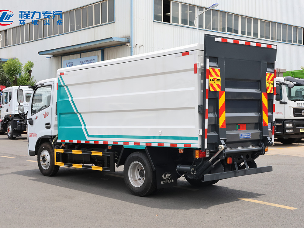 东风多利卡D6密闭桶装