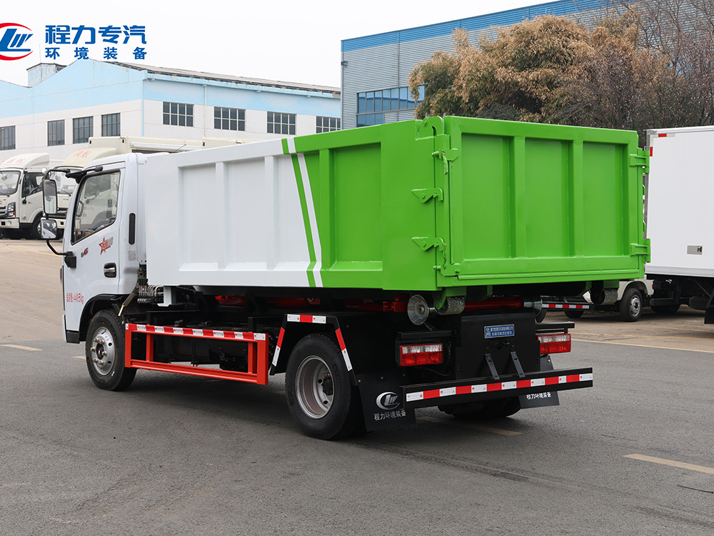 蓝牌东风多利卡D6