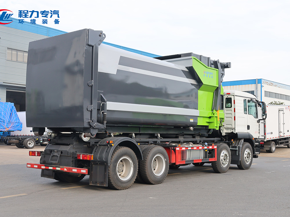 前四后八重汽汕德卡